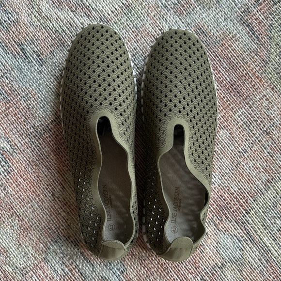 ILSE JACOBSEN HORNBÆK Women's Tulip 139 Flat In Army - Picture 9 of 11